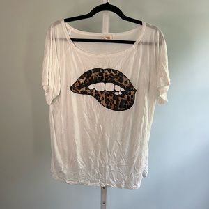 Leopard Print Lip Graphic Women's Tee - White
